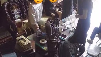 Khi tình thân thua trận trước Sổ Đỏ!  - 1