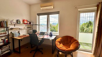 Trốn khói bụi Hà Nội, gia đình 5 người vào Nha Trang mua nhà sống gần biển  - 1