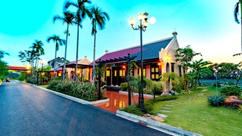 Bán biệt thự khoáng nóng Vườn Vua Resort & Villa view hồ, tự xây, giá cực mềm - 3