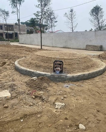 Khi mộ tổ mọc lên sau một đêm trên đất chính chủ - 1