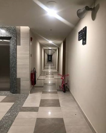 Chuyện sống trong những căn hộ cửa đối cửa, thật mệt mỏi nhỉ - 1