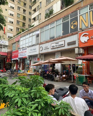 Chung cư tưởng yên bình, nhưng đôi khi… chỉ cần một “hội bà tám” là đủ làm cả tòa nhà thành bản tin thời sự - 1