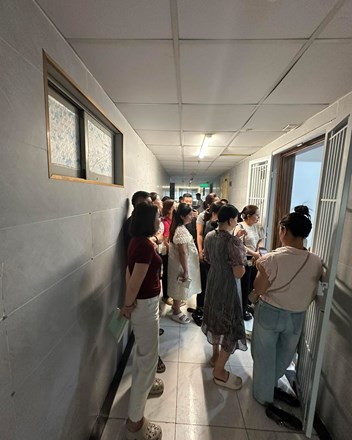 HH Linh Đàm sắp có sổ hay sao mà quý anh chị nhà mình đi xem mua căn hộ đông quá vậy nhỉ 😜 - 1