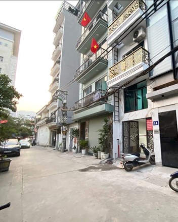 Nguồn cung nhà phố Hà Nội rất khan hiếm, nhiều chủ nhà phố đã "mượn" lý do để tăng giá rao bán - 1