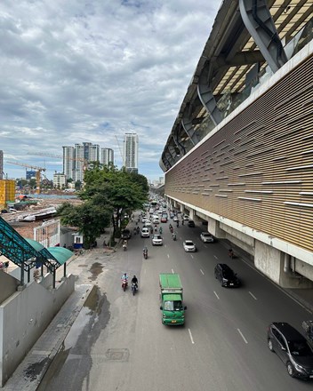 "Anh ơi... có lẽ em cố gắng cả đời cũng chẳng thể nào mua nổi nhà Hà Nội mất anh ạ..." - 1