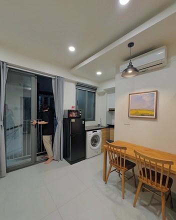 Bất động sản đối mặt với nguy cơ dư thừa nhưng giá vẫn cao chót vót  - 1
