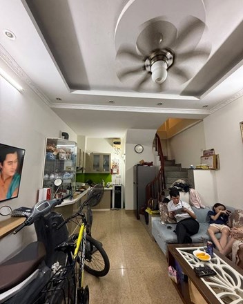 Một đêm ngủ dậy, căn hộ cũ bỗng đắt thêm vài trăm triệu: Cơn sốt giá ảo đang biến thị trường Hà Nội thành cuộc chơi của kẻ thổi giá - 1