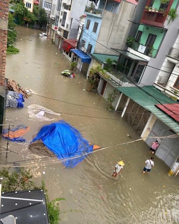 Mùa mưa, nhà mặt đất biến thành “hồ bơi bất đắc dĩ”, còn chung cư lại thành lựa chọn sáng suốt - 1