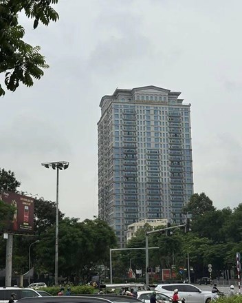 Mỗi lần đi qua toà chung cư trên đường Nguyễn Văn Huyên (Hà Nội) này mình đều phải ngước nhìn xem có ai vào ở chưa - 1