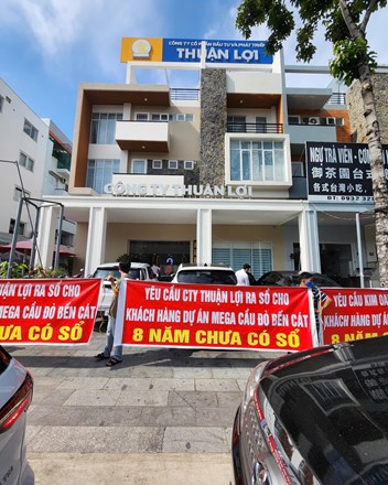 Khách hàng của Kim Oanh Group khổ sở đội nắng đòi quyền lợi sau 8 năm chưa có sổ đỏ   - 1
