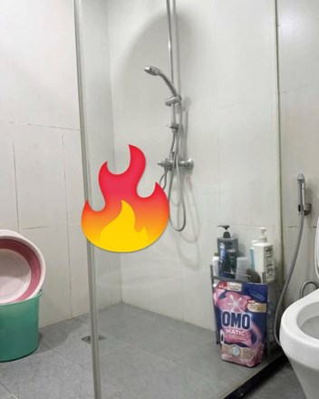 Sau làm lại nhà nhất định mấy ông lắp vách kính nhà tắm còn lâu mới kiếm được tiền của tui 🤭  - 1