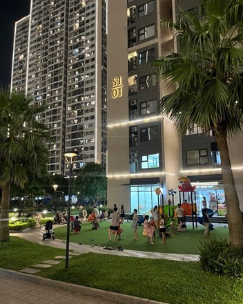 “Sao không cố mua cái nhà mặt đất cho nó chắc cú, chung cư sau này thành sắt vụn”  - 1