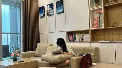 Mệt muốn ngất xỉu nhưng vui quá chưa muốn ngủ, nên hai đứa lại nằm đếm xem suốt mấy năm qua mình đã chuyển trọ bao nhiêu lần rồi nhỉ...