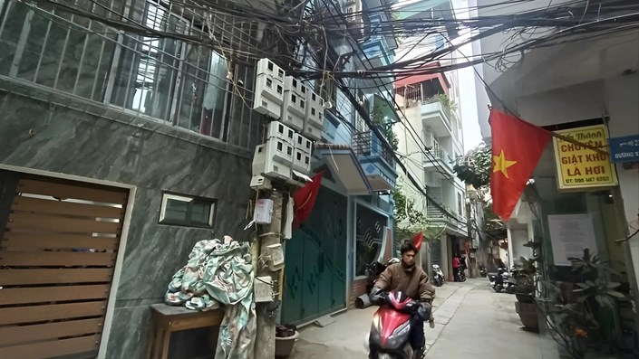 Nghe báo giá nhà 3,5 tỷ đồng trong ngõ vừa 1 xe máy, vợ chồng ngậm ngùi quay xe  - 1