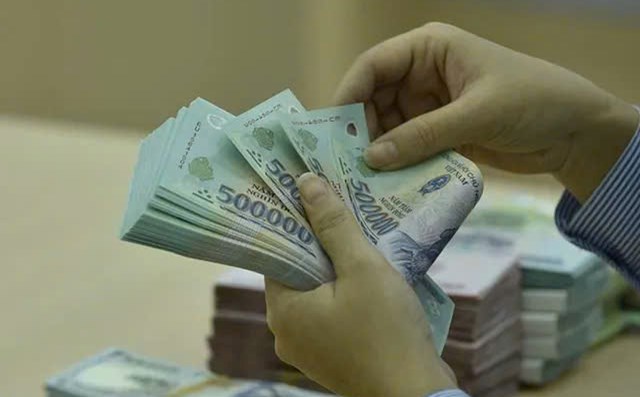 Lãi suất liên ngân hàng lập đỉnh, tăng vọt lên 17% - NHNN bơm hơn 120.000 tỷ đồng hỗ trợ thanh khoản  - 1