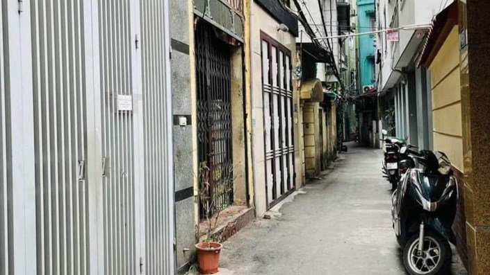 Giữa lòng Hà Nội, một khoảng sân nhỏ có thể đáng giá hơn một mét vuông nhà  - 1