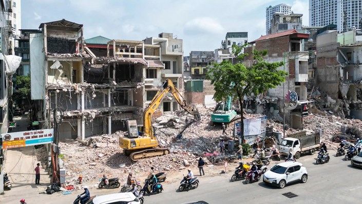 Sổ đỏ đang thế chấp ở ngân hàng, giờ dính quy hoạch và bị thu hồi thì khoản nợ sẽ ra sao? - 1