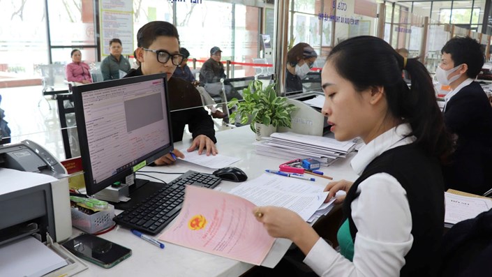 Từ ngày 1/7/2025 một thay đổi trong thủ tục đất đai sẽ giúp bạn  tiết kiệm cả đống thời gian, công sức: Lưu ý nhé! - 1