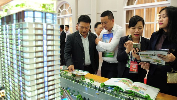 Cổ tức “khủng” của các công ty bất động sản: Một bữa tiệc trả nợ niềm tin? - 1