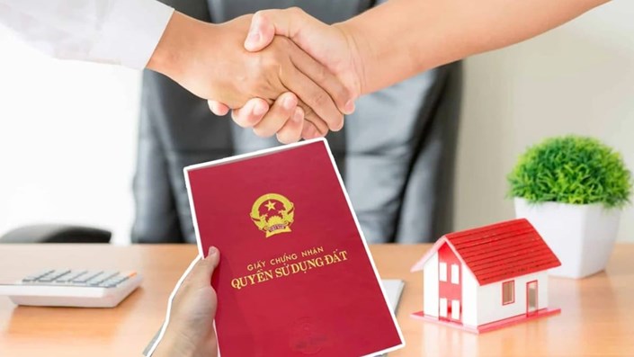 Sang tên sổ đỏ: Người dân cần lưu ý 3 mốc thời gian quan trọng để tránh bị xử phạt  - 1