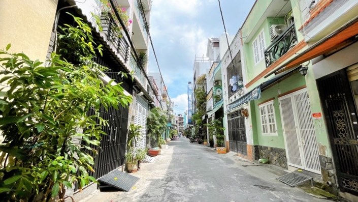 Nhà hẻm càng nhỏ càng khó bán  - 1