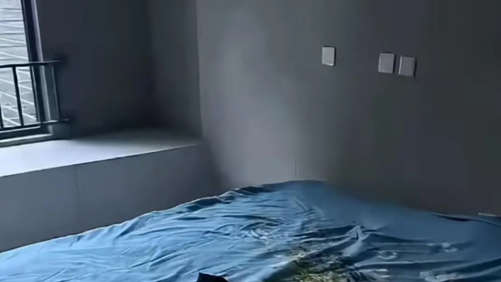 Mua nhà 5,6 tỷ mà như đi mượn: Nhà mình nhưng người lạ ở, chủ đầu tư bảo "thường thôi"!  - 1