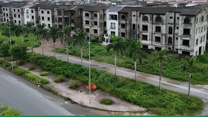 Bi kịch của những "cục vàng" bất động: Khi dinh thự 50 tủ cúi đầu làm kho hàng - 1