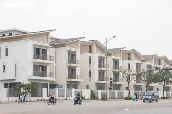 Giá biệt thự, liền kề Hà Nội bây giờ có một trạng thái khá “lạ đời”: không tăng dựng đứng nữa, nhưng đứng im… ở trên đỉnh - 1