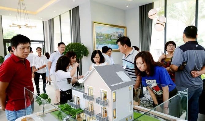 Tiến thoái lưỡng nan của người trẻ Hà Nội: Nhà thương mại thì “quá tầm”, nhà ở xã hội thì “quá sức” lọt! - 1