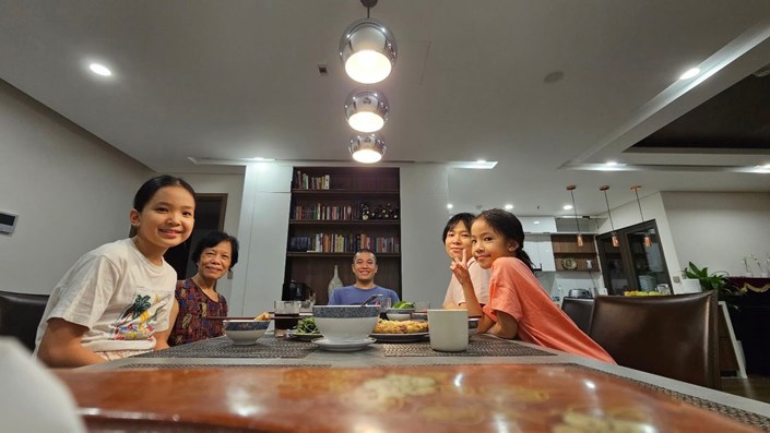 Vậy là đã 3 năm nhà mình chuyển từ nhà mặt đất lên chung cư, hôm nay xin chia sẻ cùng cả nhà hành trình gần 1 năm đi tìm ngôi nhà cho 3 thế hệ - 1