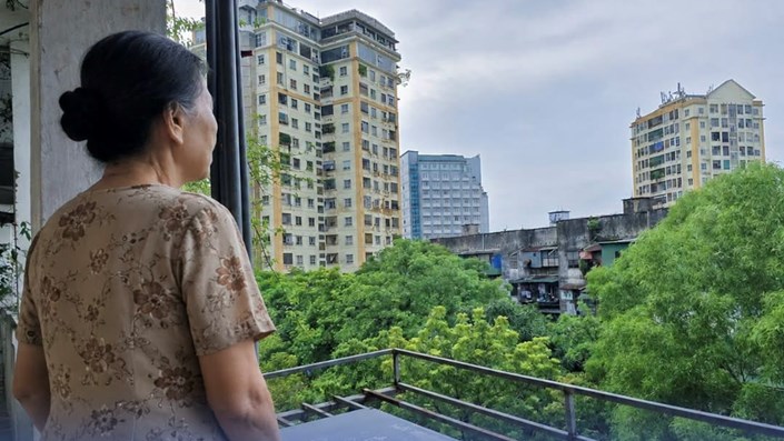 Pha tâm linh "cơ học" đỉnh cao của mẹ chồng làm cho câu chuyện mua nhà vốn dĩ căng thẳng lại biến thành một câu chuyện khá buồn cười 😂 - 1