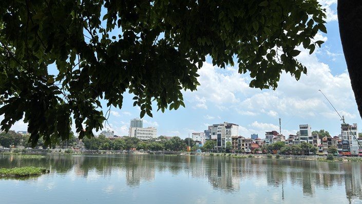 Căn hộ nóng hừng hực, giá leo như leo núi nhưng giao dịch vẫn tấp nập - 1