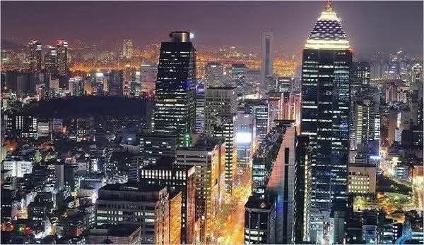 Với mức thu nhập chỉ bằng 1/10 so với người ta, mật độ dân cư người ta cao gấp 6 lần mình, nhưng giá nhà bên mình lại cao hơn của người ta - 1