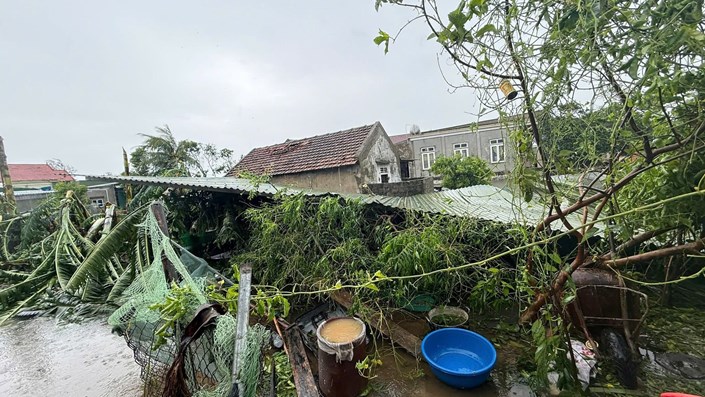 Nhân dịp câu chuyện hàng nghìn căn nhà đang bị tốc mái, hư hỏng tại miền Trung - 1