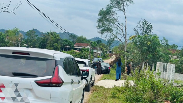 Làng quê biến thành sàn giao dịch đất sôi động khi nghe công bố quy hoạch! Cẩn thận không thừa - 1