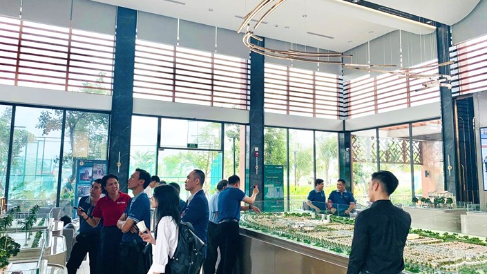 Thời điểm này các dự án BĐS ra hàng ồ ạt cùng nhiều ưu đãi hấp dẫn, nhưng quá nhiều hàng thì liệu thị trường có hấp thụ được hết không?  - 1