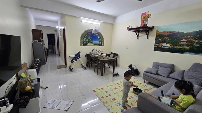 Ở trong nhà vợ mua, lái xe vợ trả, ăn cơm vợ nấu… mà đến lúc chia nhà lại xếp vợ ngồi ngoài danh sách. - 1