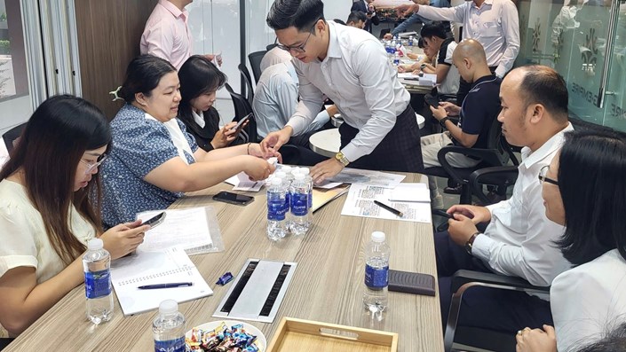 Thời điểm này mua nhà bằng vốn vay giống như nuôi cá cảnh cao cấp: lúc đầu đẹp lắm, nhưng một thời gian sau nhìn hóa đơn mà muốn thả luôn cả bể - 1