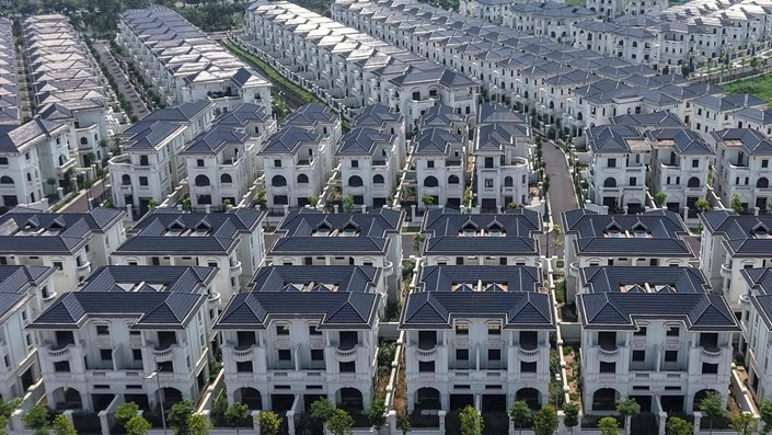 Cứ như thế này, đời nào kiếp nào mới có nhà? - 1