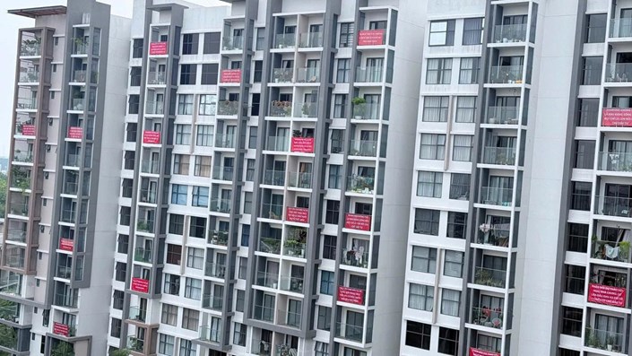 Dự án Celadon City của Gamuda Land này đẹp, lại toàn người giàu ở mà sao treo băng rôn hoài.  - 1