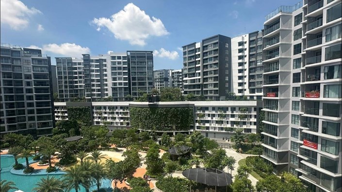 📌 Cư dân Celadon City căng băng rôn phản đối phí quản lý 27.500 đồng/m², nói dịch vụ không tương xứng - 1
