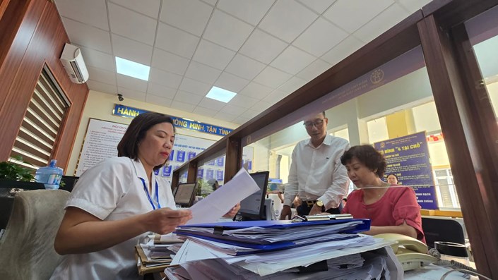 Từ ngày 3/9, người dân có thể nộp hồ sơ đất đai trực tuyến, nhận kết quả tại nhà  - 1