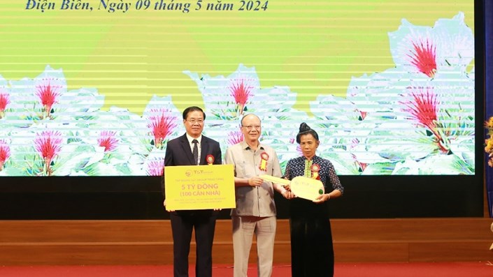 T&T Group trao tặng 5 tỷ đồng hỗ trợ làm nhà Đại đoàn kết cho người nghèo tỉnh Điện Biên - 1