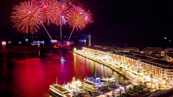 Sun Festo Town: “Ốc đảo” nghỉ dưỡng giữa tâm điểm lễ hội - 1