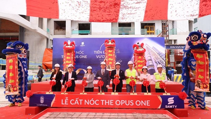 Vinhomes và SAMTY tổ chức lễ cất nóc 4 toà tháp The Opus One, dự kiến bàn giao từ quý I/2026 - 1