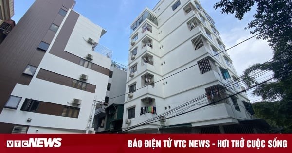 Môi giới dụ khách mua chung cư mini bằng thang dây, mặt nạ chống độc - 1