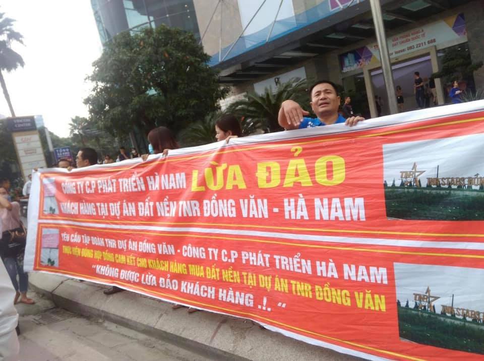 Cư dân TNR Star Đồng Văn "kêu cứu", biểu tình tố chủ đầu tư “lừa đảo”, chiếm đoạt tài sản? - 1