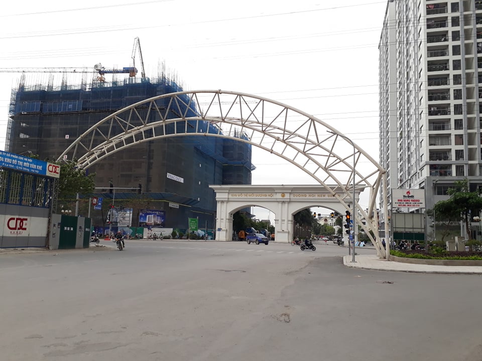 Cận cảnh hàng loạt dự án đang rầm rộ triển khai, “bức tử” tuyến đường Tố Hữu - Ảnh 2