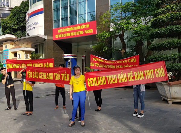 Kh&aacute;ch h&agrave;ng treo băng r&ocirc;n tố CenLand.