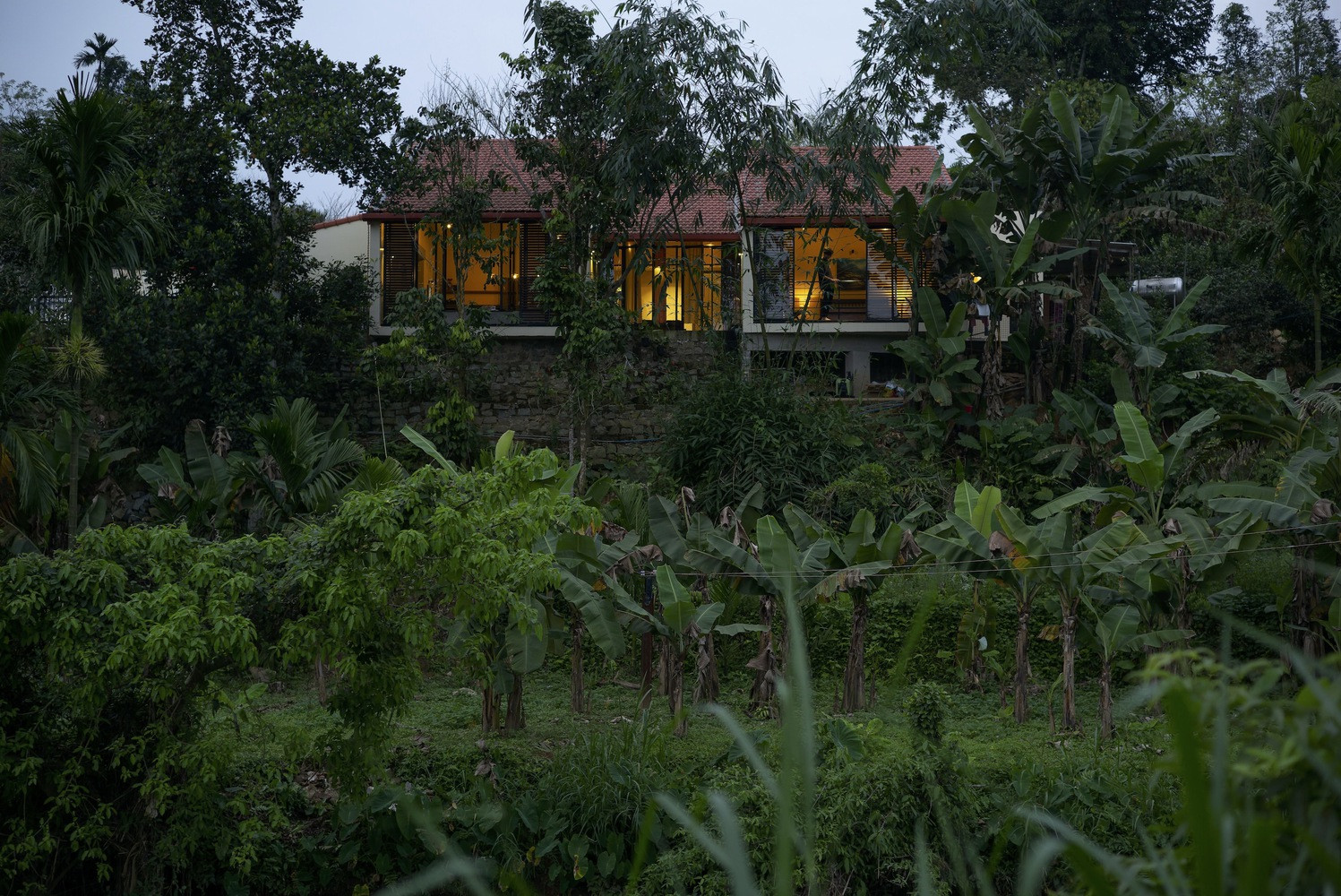 Nhà bình yên bên sườn đồi - 1
